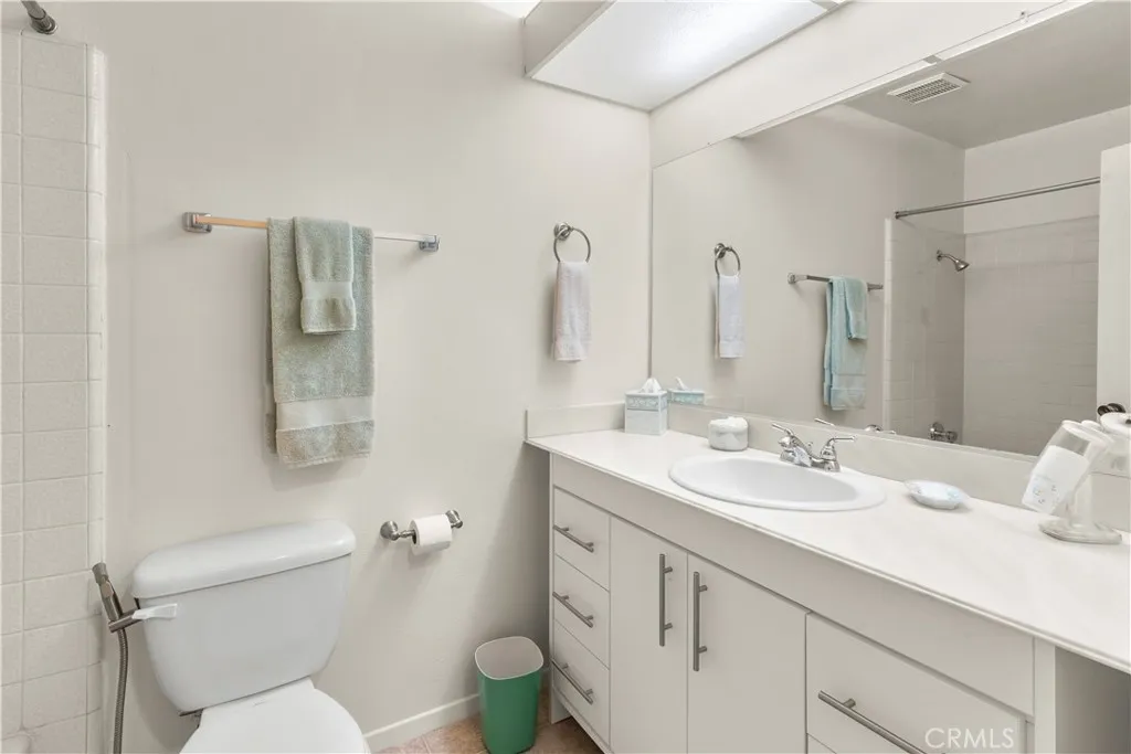 24142 Minnetonka Lane, Lake Forest, California 92630 home-pic-24