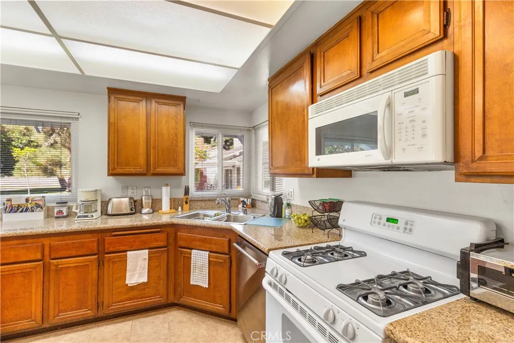 24142 Minnetonka Lane, Lake Forest, California 92630 home-pic-11