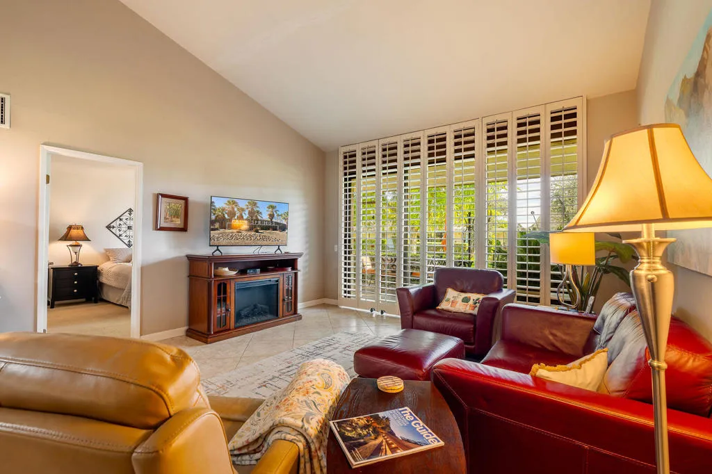 1004 Saint Thomas Circle, Palm Springs, California 92264 home-pic-2