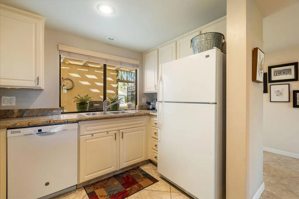 1004 Saint Thomas Circle, Palm Springs, California 92264 home-pic-12