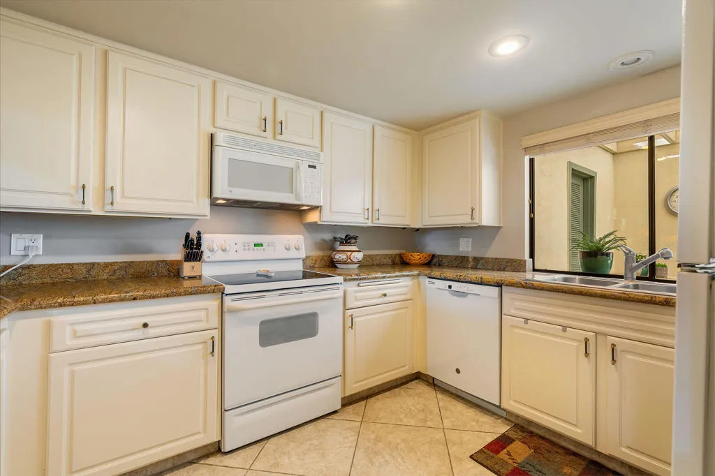 1004 Saint Thomas Circle, Palm Springs, California 92264 home-pic-3