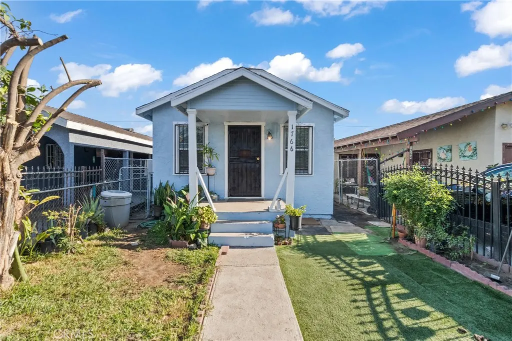 1766 E 105th, Los Angeles, California 90002 home-pic-0