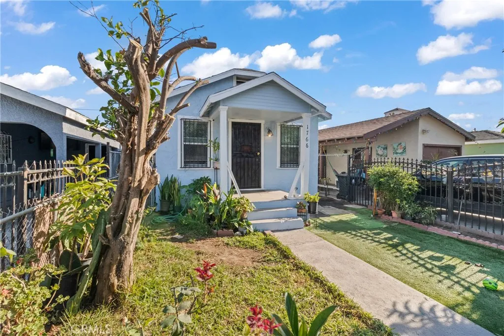 1766 E 105th, Los Angeles, California 90002 home-pic-2