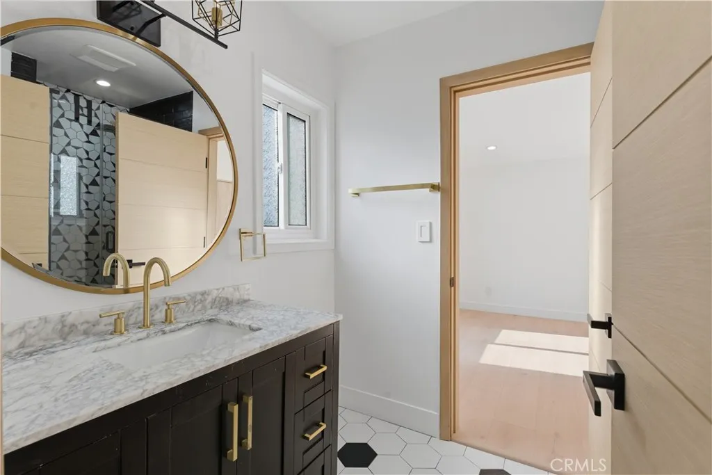 18653 Palomino Drive, Tarzana, California 91356 home-pic-18