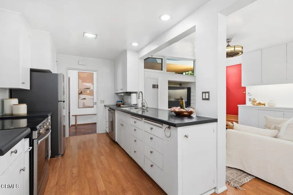 314 San Juan Way, La Canada Flintridge, California 91011 home-pic-15