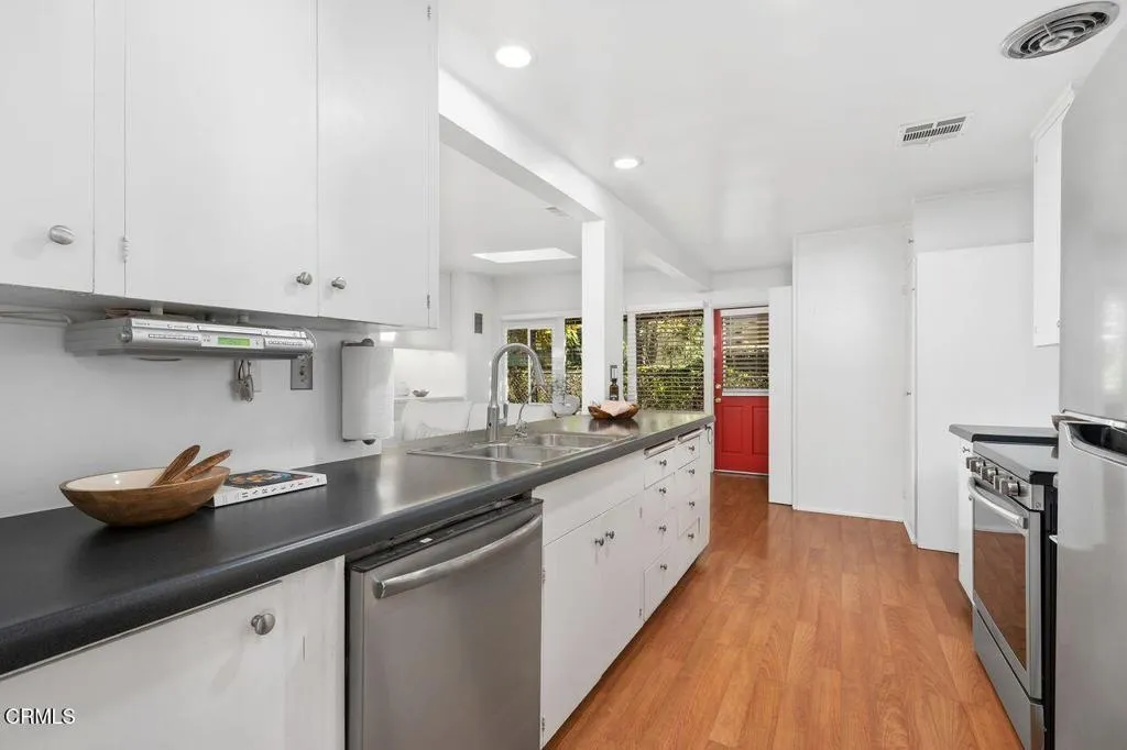 314 San Juan Way, La Canada Flintridge, California 91011 home-pic-16
