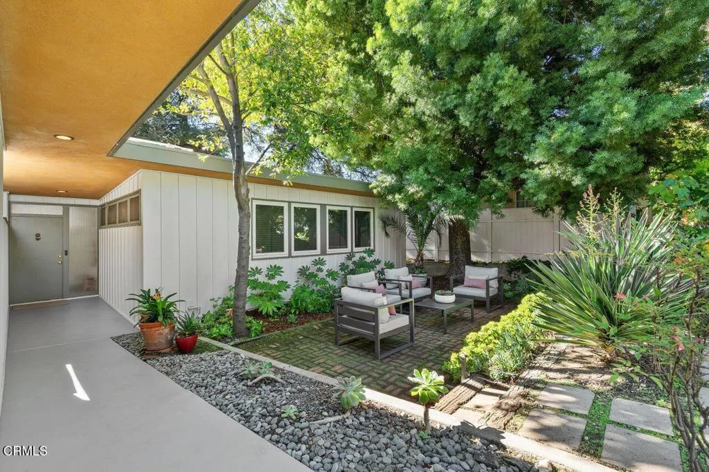 314 San Juan Way, La Canada Flintridge, California 91011 home-pic-2