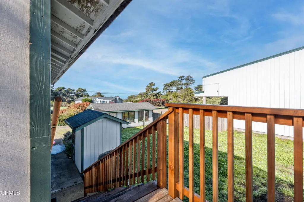Stairs/deck to Apartment
