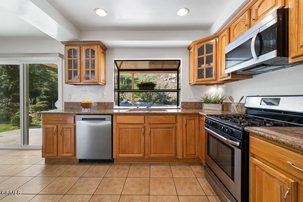 3222 Emerald Isle Drive, Glendale, California 91206 home-pic-11