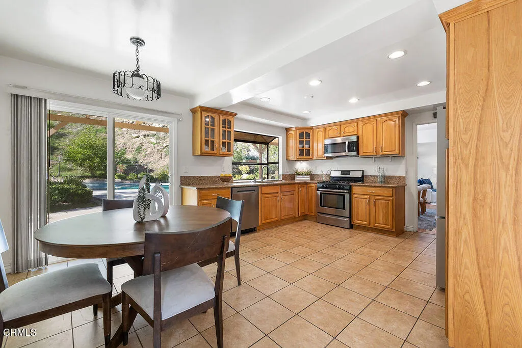 3222 Emerald Isle Drive, Glendale, California 91206 home-pic-16