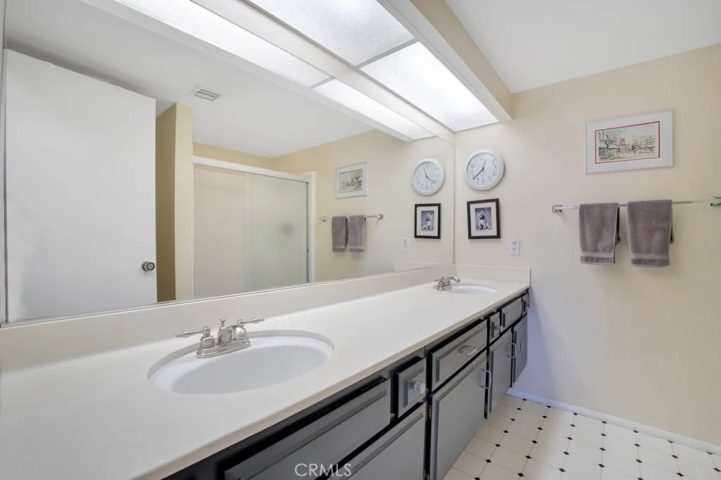 19431 Sherman 10, Reseda, California 91335 home-pic-22