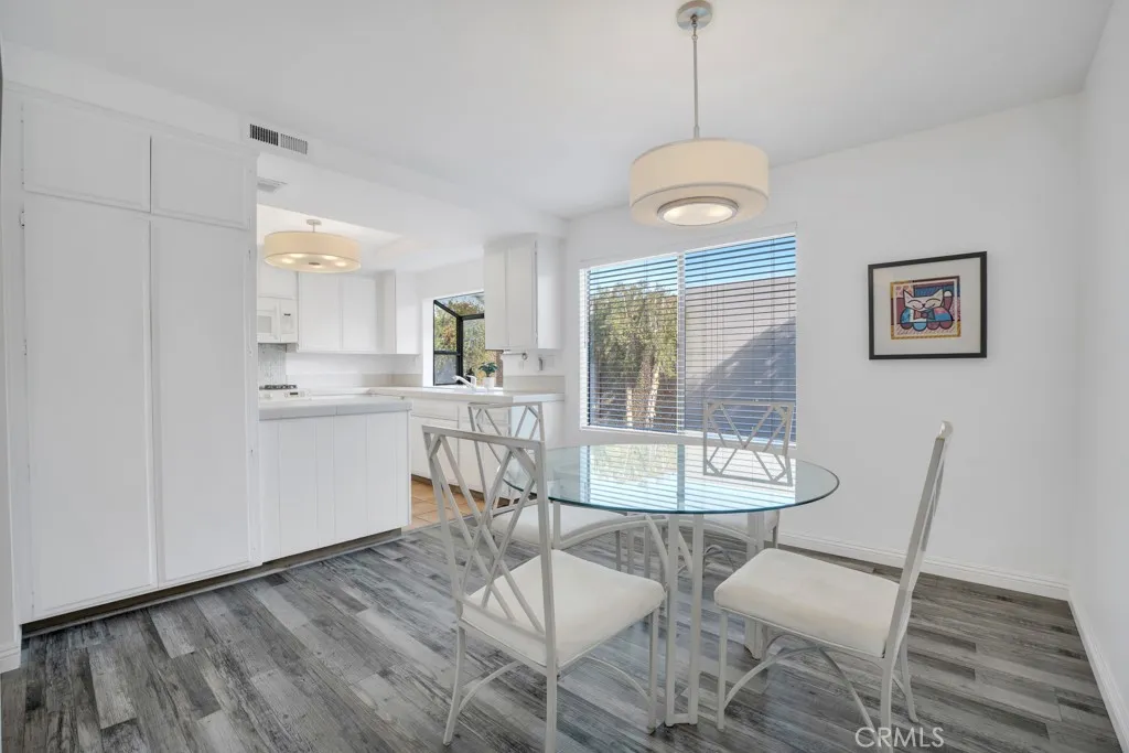 19431 Sherman 10, Reseda, California 91335 home-pic-14