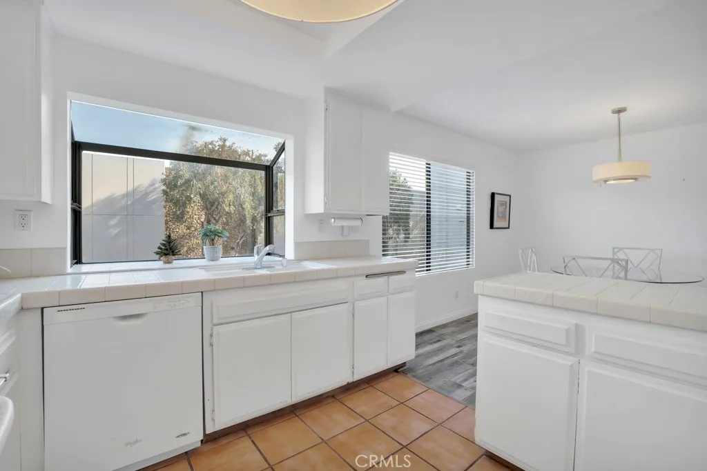 19431 Sherman 10, Reseda, California 91335 home-pic-18