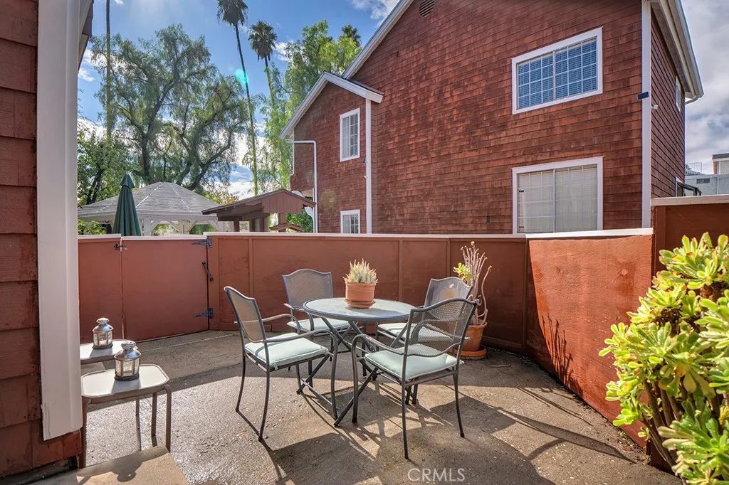 19431 Sherman 10, Reseda, California 91335 home-pic-5