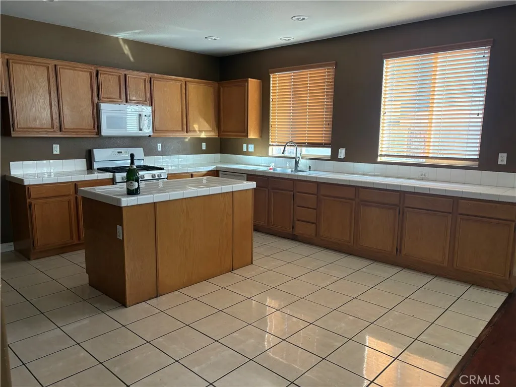 131 Quartz Ln, Perris, California 92570 home-pic-4