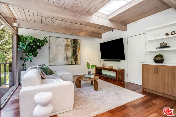 Seating Off Kitchen Main House