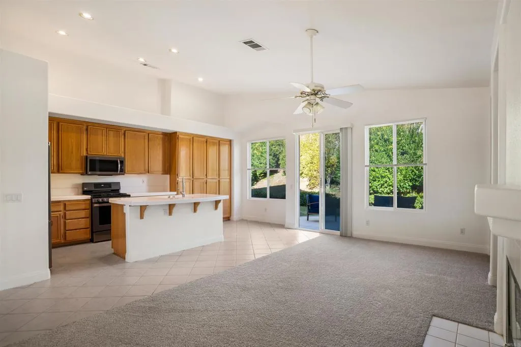 1 Corte Rossa, Lake Elsinore, California 92532 home-pic-9