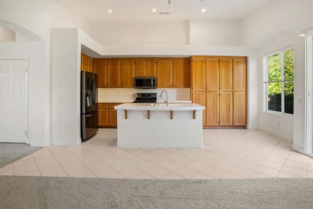 1 Corte Rossa, Lake Elsinore, California 92532 home-pic-10