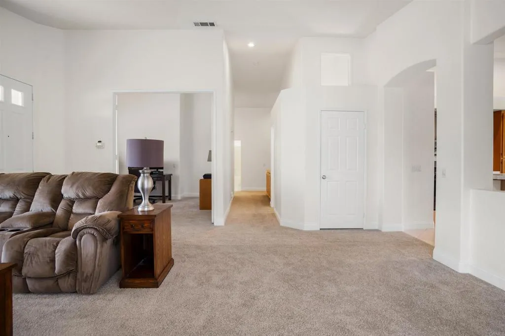 1 Corte Rossa, Lake Elsinore, California 92532 home-pic-8