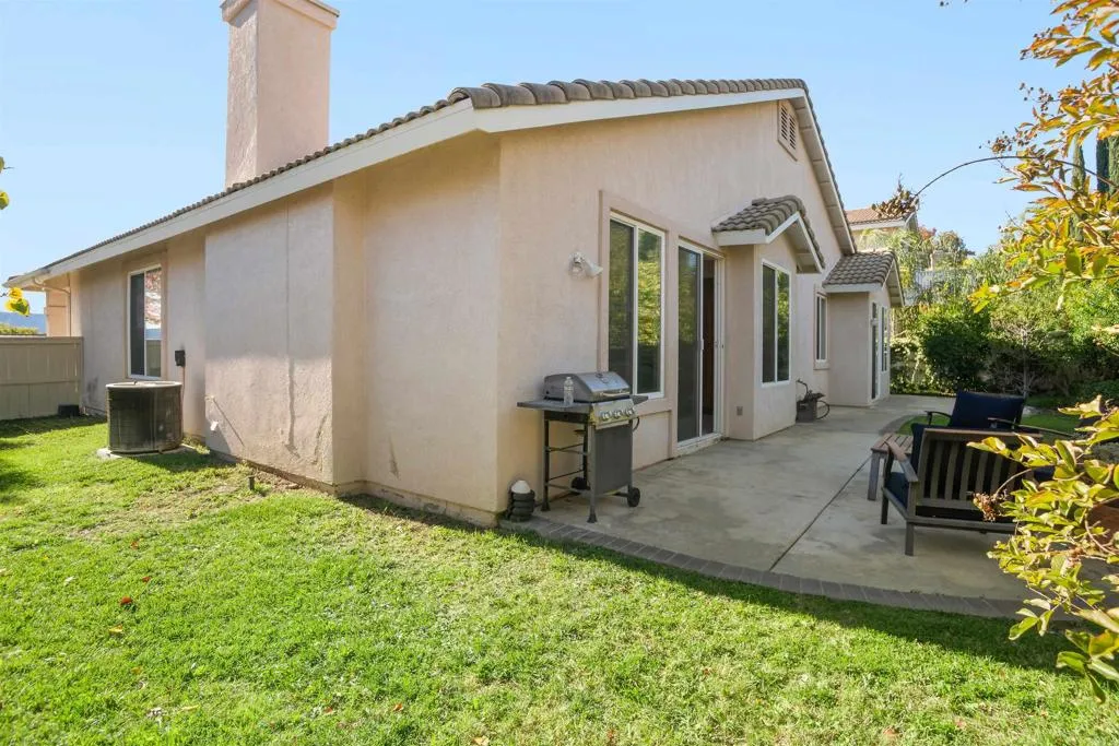 1 Corte Rossa, Lake Elsinore, California 92532 home-pic-37