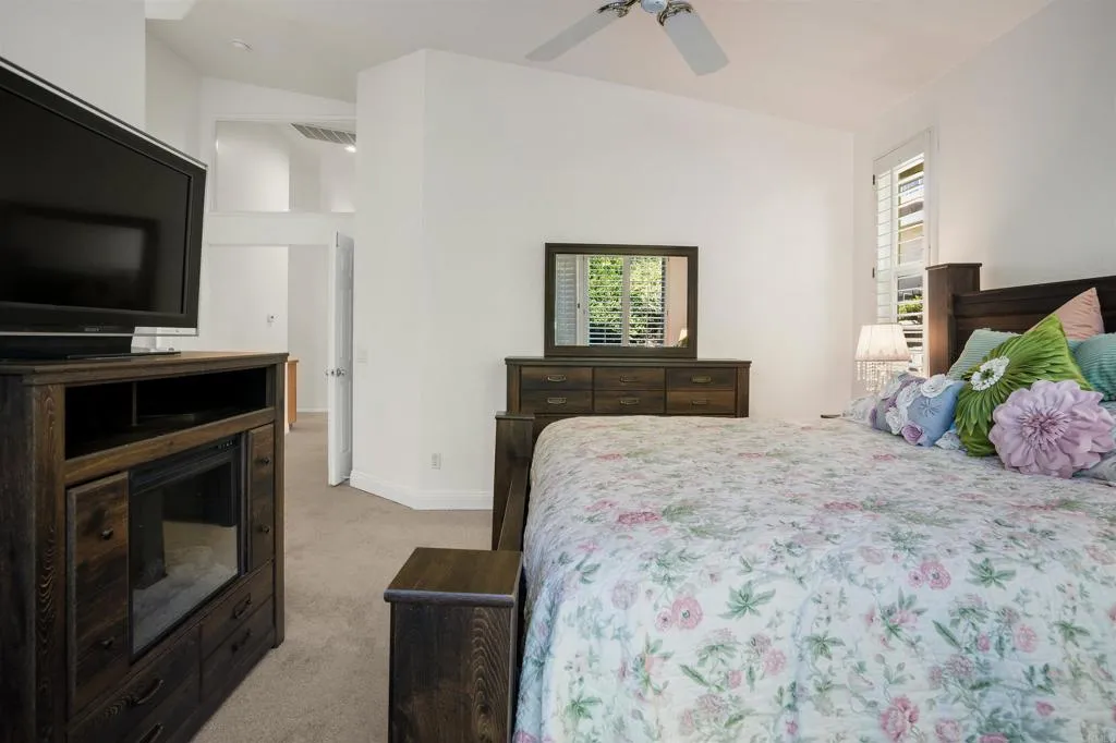 1 Corte Rossa, Lake Elsinore, California 92532 home-pic-24