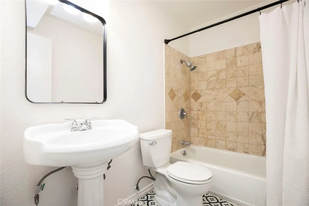 1422 Rock Glen 210, Glendale, California 91205 home-pic-13