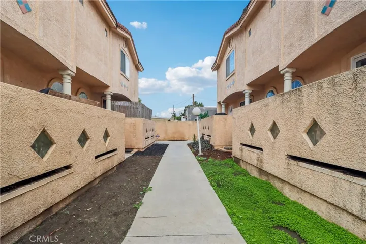 15928 Hunsaker 7, Paramount, California 90723