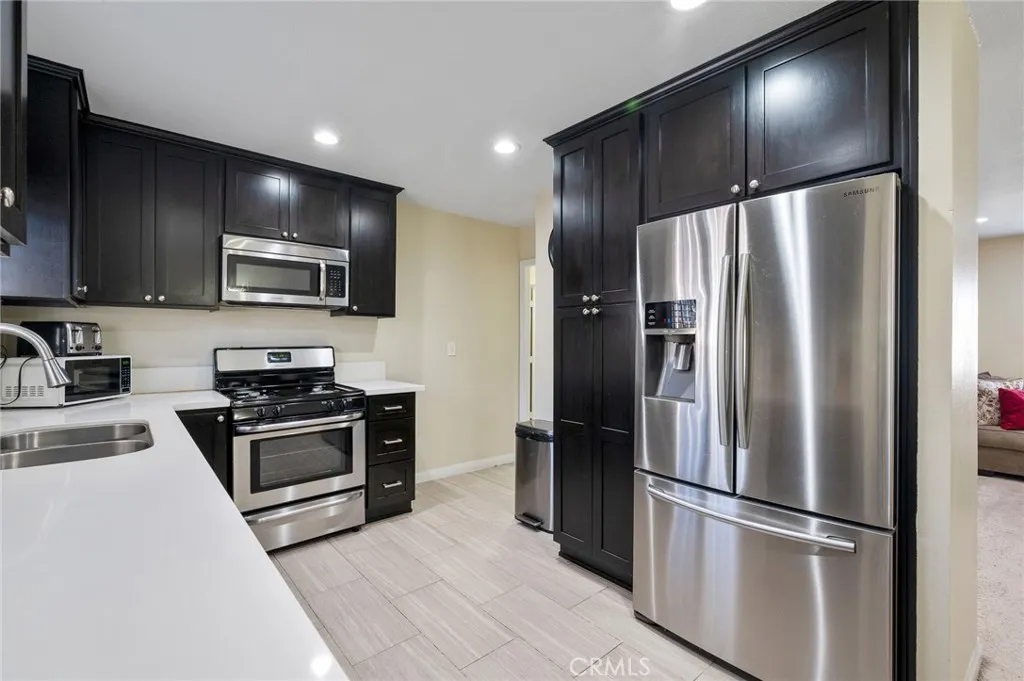 857 E 109th, Los Angeles, California 90059 home-pic-8