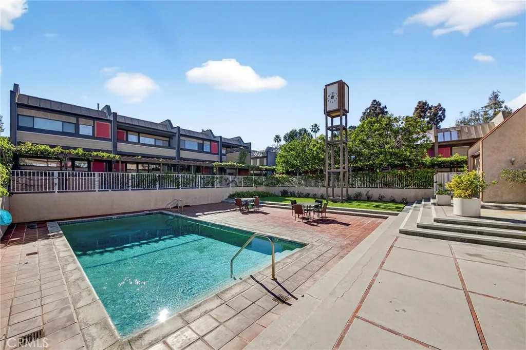 421 S Van Ness 6, Los Angeles, California 90020 home-pic-25