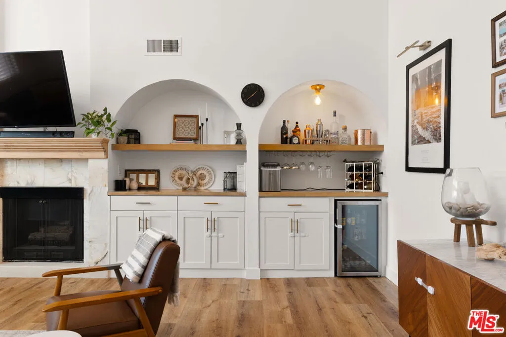 14521 Benefit Street 307, Sherman Oaks, California 91403 home-pic-1