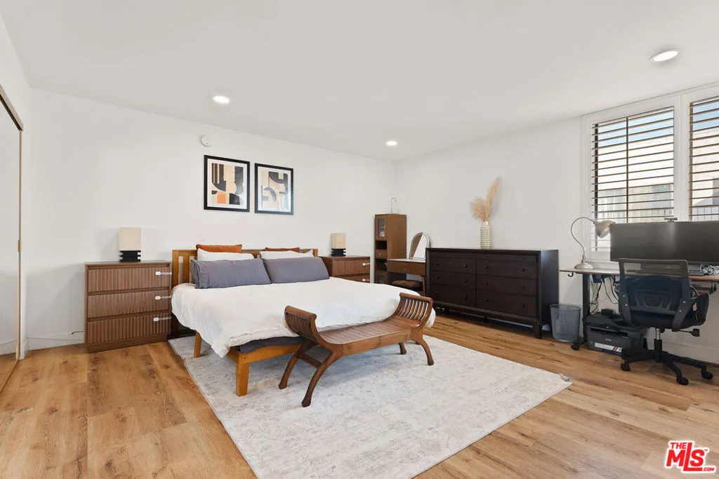 14521 Benefit Street 307, Sherman Oaks, California 91403 home-pic-11