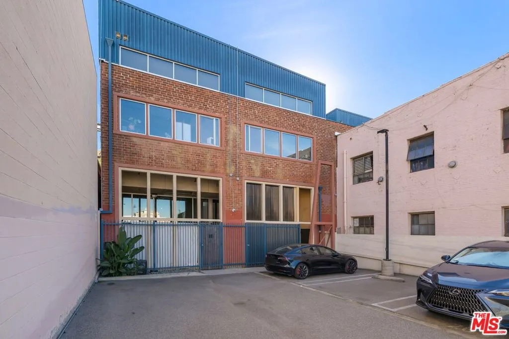 120 S Hewitt Street 6, Los Angeles, California 90012 home-pic-39