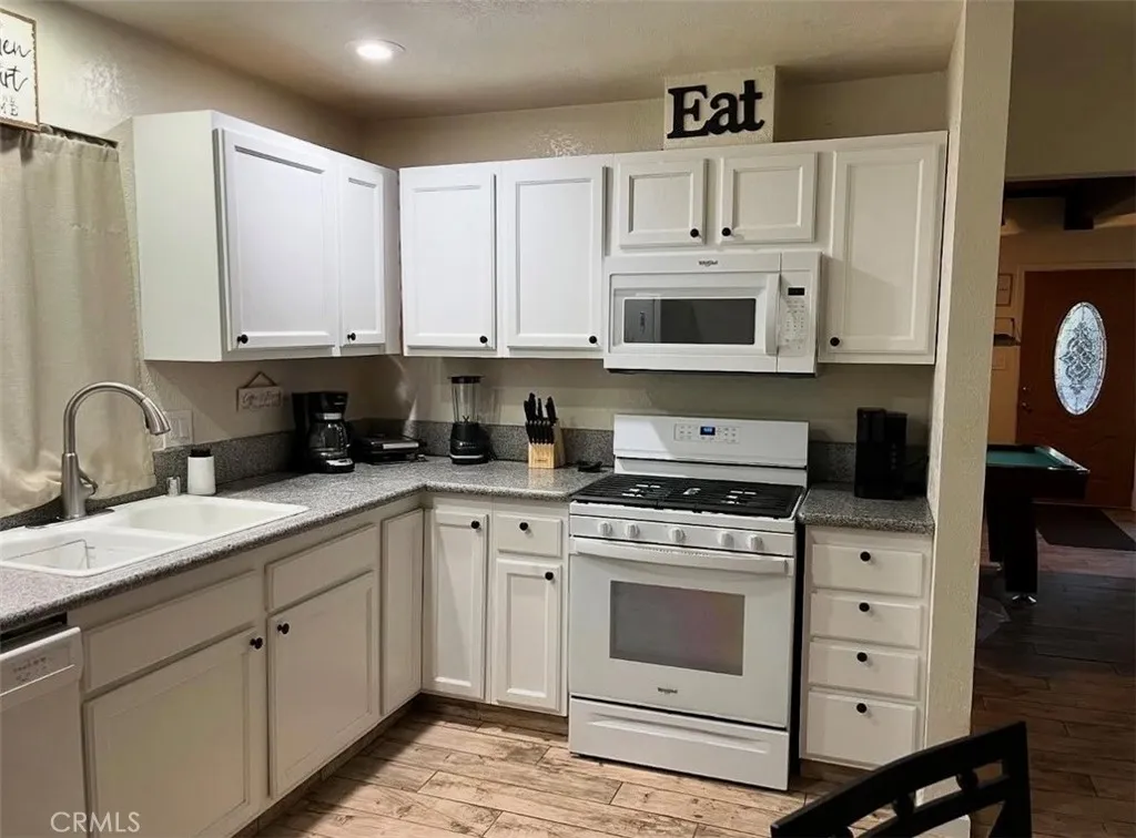 22903 Waters Drive, Crestline, California 92325 home-pic-4