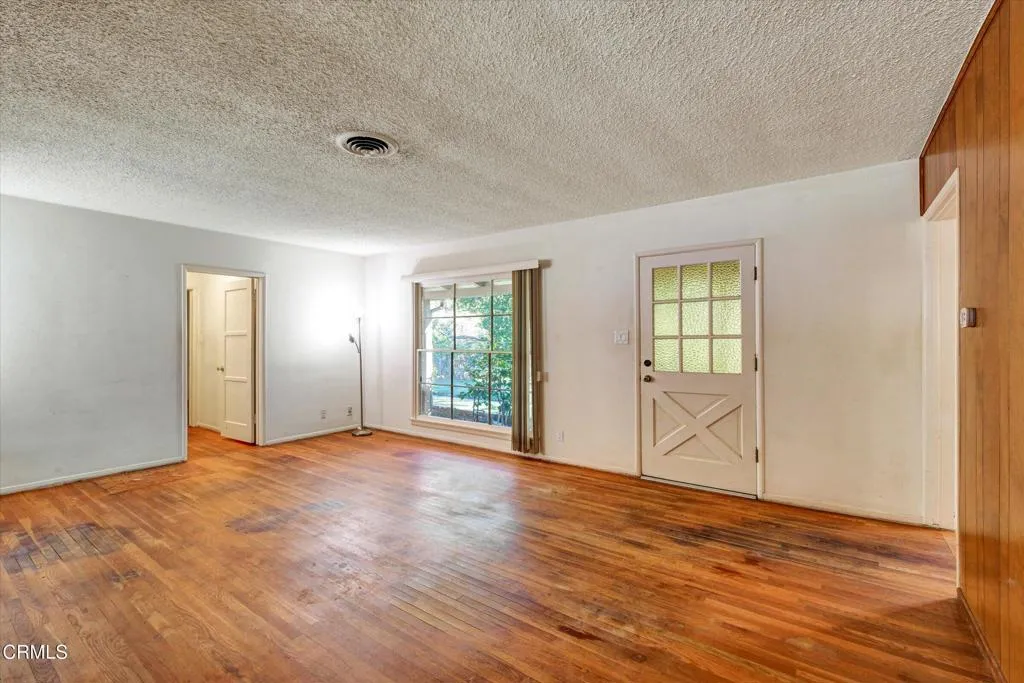 3942 Los Olivos Lane, Glendale, California 91214 home-pic-5