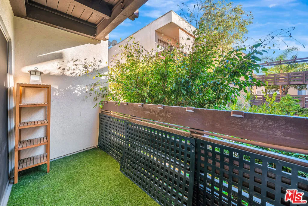 320 S Ardmore Avenue 236, Los Angeles, California 90020 home-pic-21