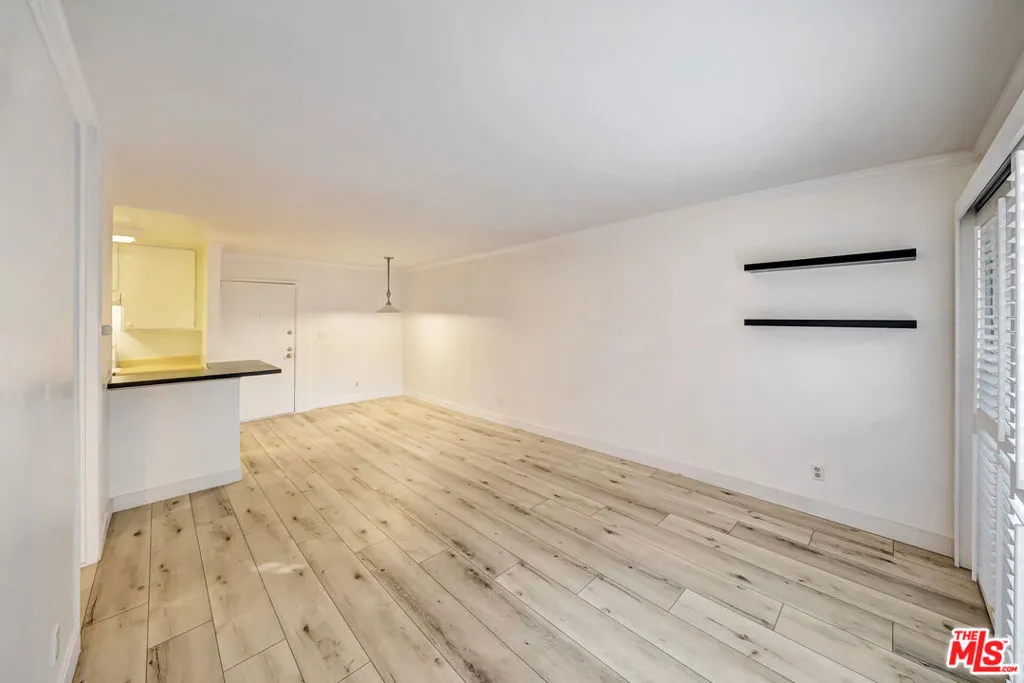 320 S Ardmore Avenue 236, Los Angeles, California 90020 home-pic-6