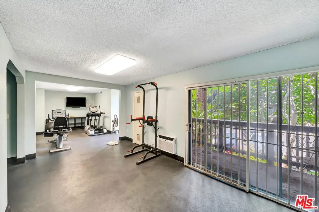 320 S Ardmore Avenue 236, Los Angeles, California 90020 home-pic-25