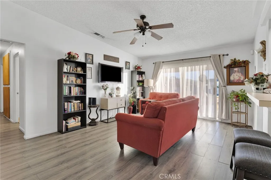 13167 Olathe Road, Apple Valley, California 92308 home-pic-8