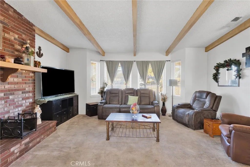 13167 Olathe Road, Apple Valley, California 92308 home-pic-5