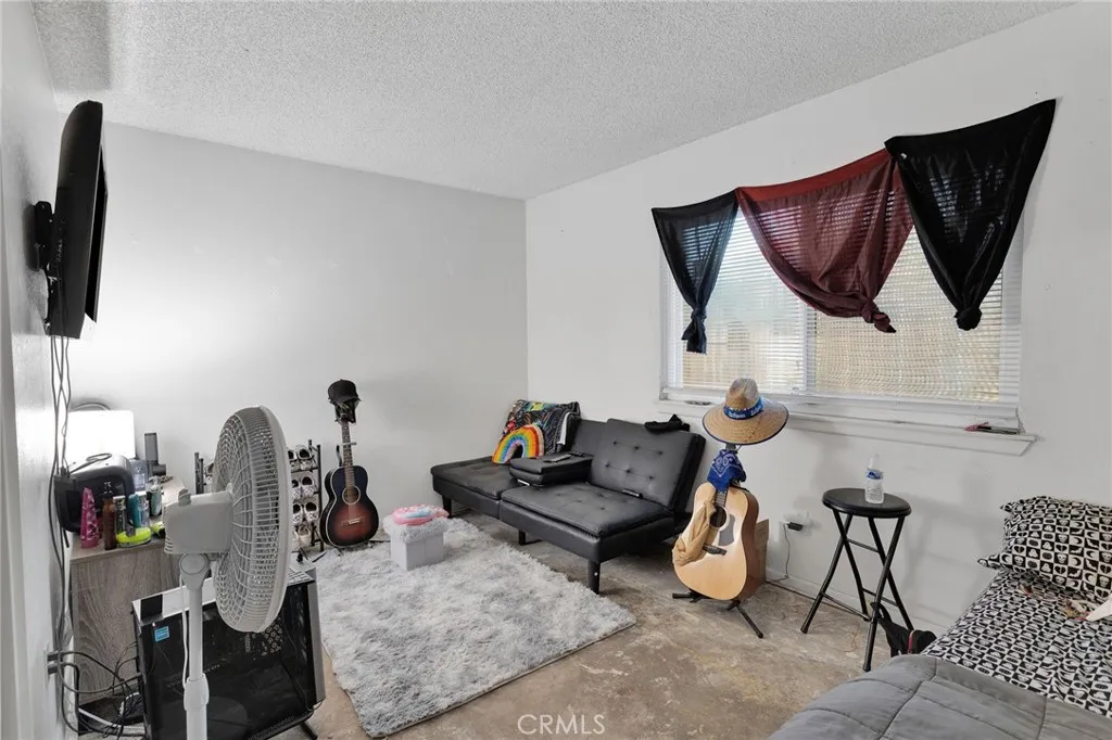 13167 Olathe Road, Apple Valley, California 92308 home-pic-24