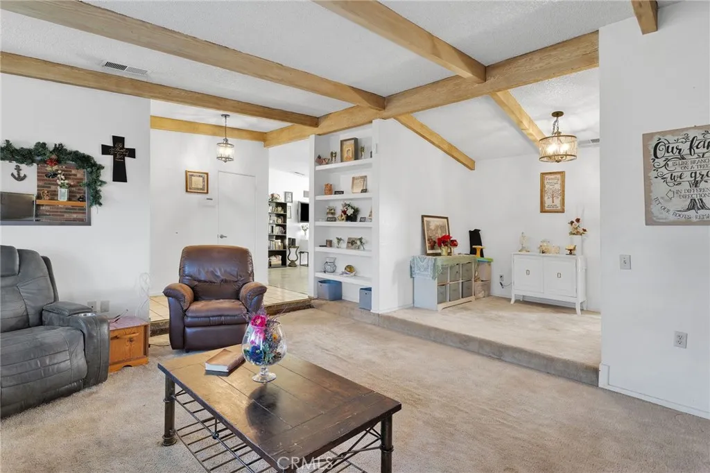 13167 Olathe Road, Apple Valley, California 92308 home-pic-6