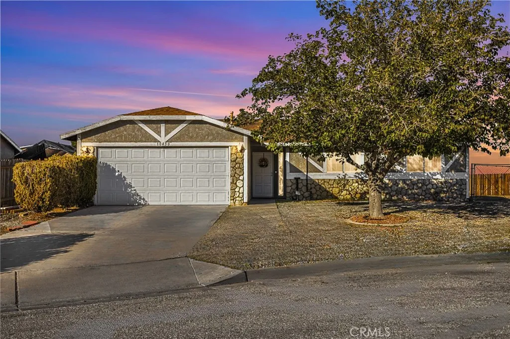 10450 Cimmeron Trail, Adelanto, California 92301 home-pic-1