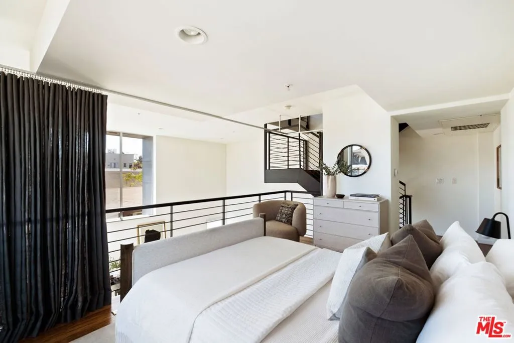 333 S Wilton Place 2, Los Angeles, California 90020 home-pic-12