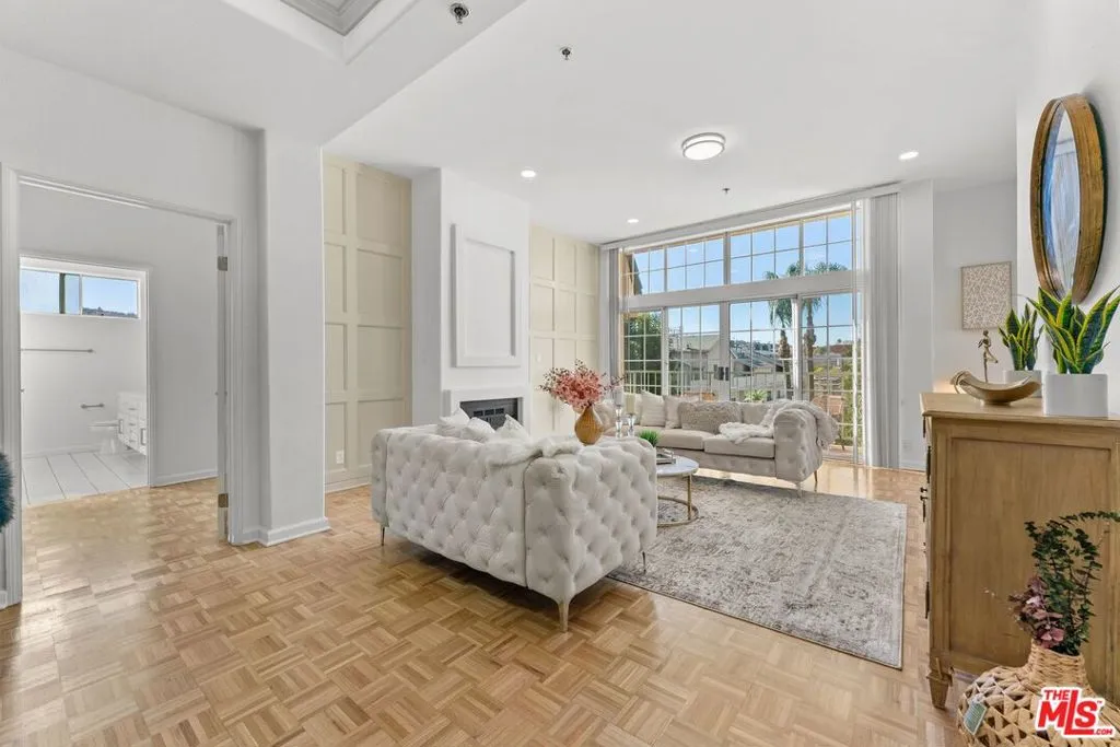 4348 Mammoth Avenue 301, Sherman Oaks, California 91423 home-pic-1