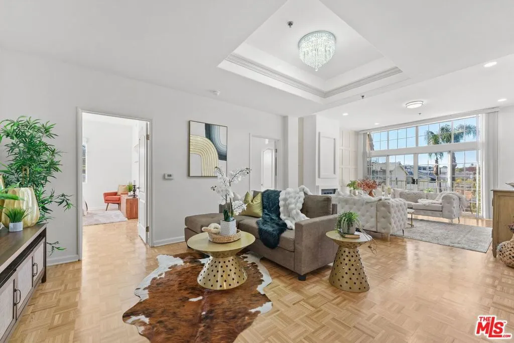 4348 Mammoth Avenue 301, Sherman Oaks, California 91423 home-pic-0