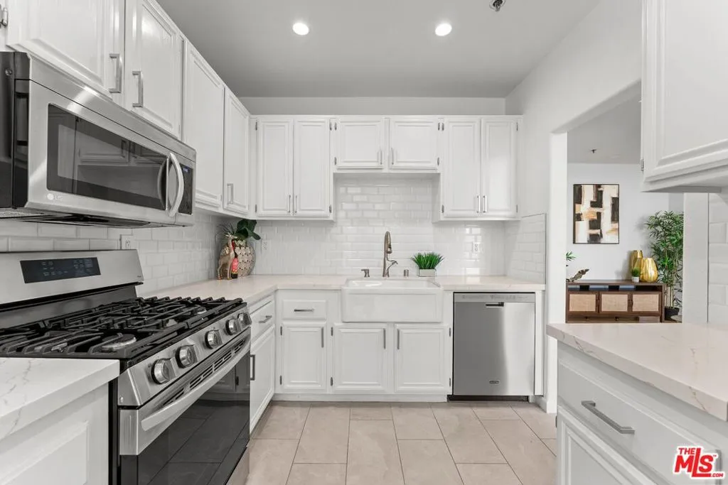 4348 Mammoth Avenue 301, Sherman Oaks, California 91423 home-pic-6