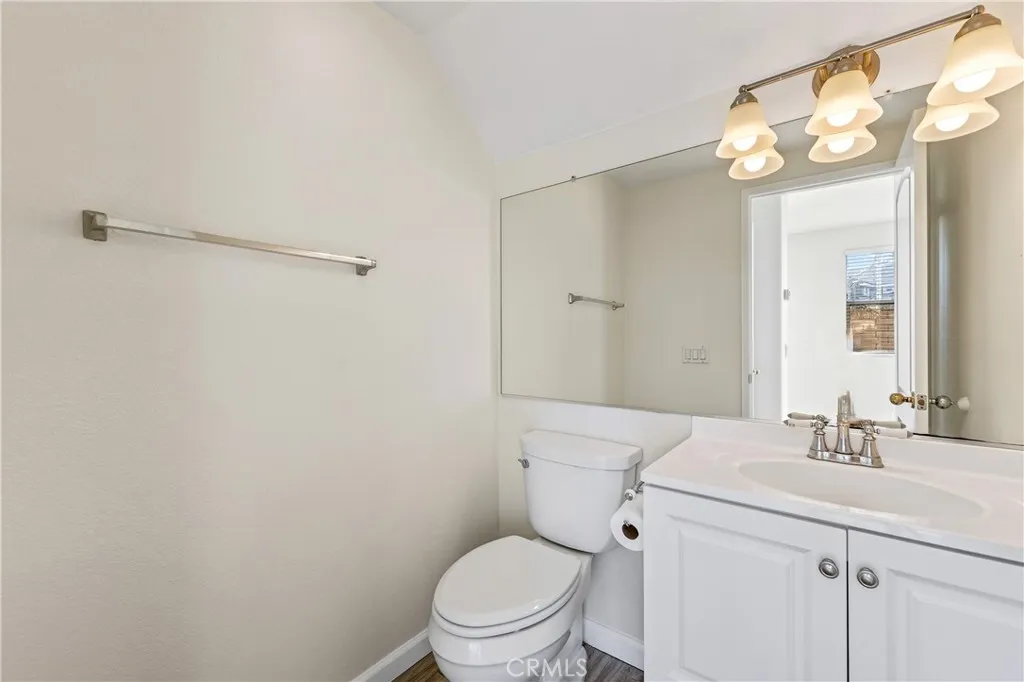 1203 Hazel Place, Costa Mesa, California 92626 home-pic-19
