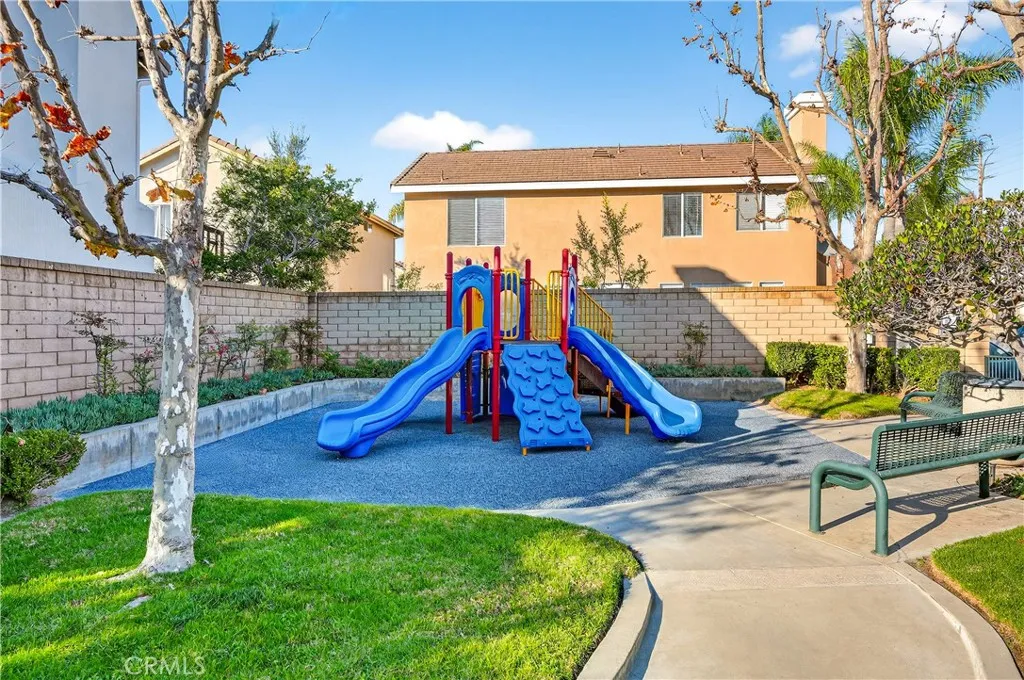 1203 Hazel Place, Costa Mesa, California 92626 home-pic-44