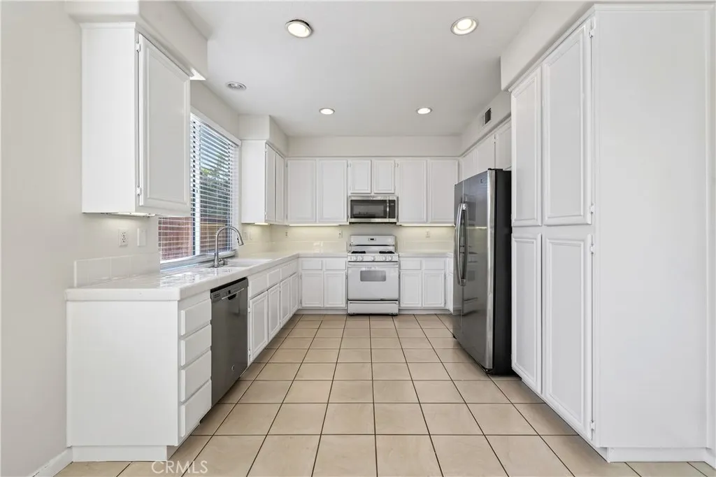 1203 Hazel Place, Costa Mesa, California 92626 home-pic-14