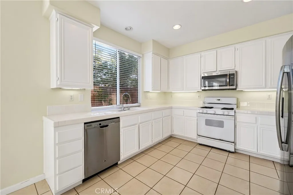 1203 Hazel Place, Costa Mesa, California 92626 home-pic-15